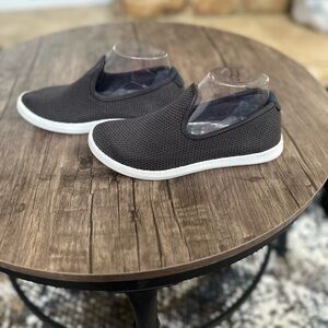 New Women’s size  7 Allbirds Treelounger gray and white slip on shoes